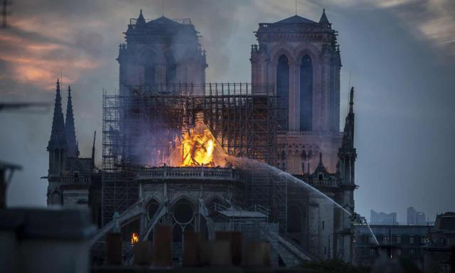 850年巴黎圣母院遭遇大火，多国领导人表态